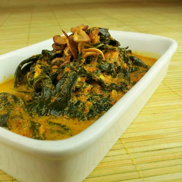 Gulai daun singkong